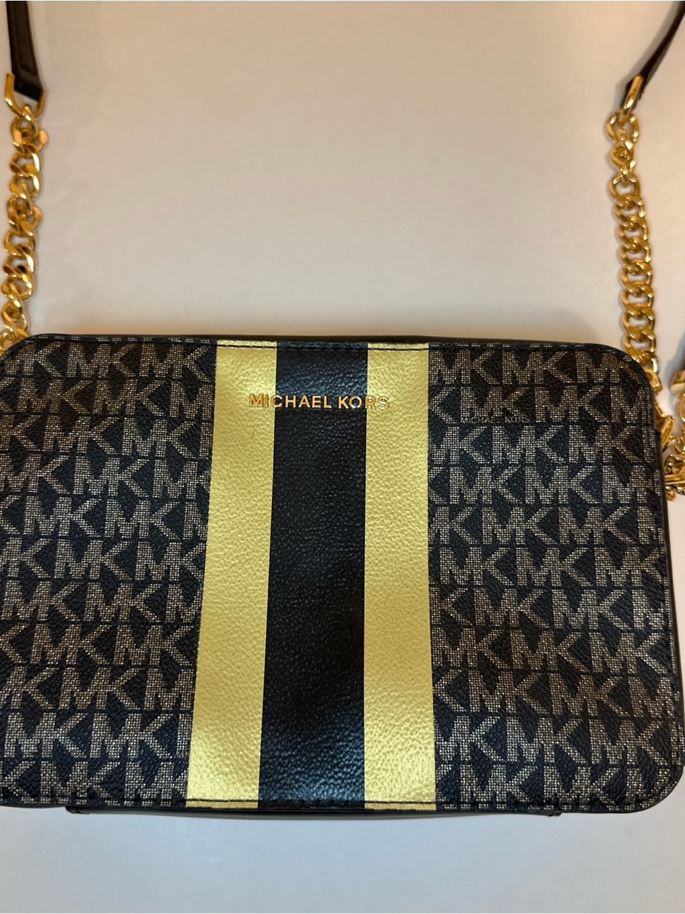 Michael Kors Small Black and Gold Crossbody Bag with Matching Wallet - Picture 4 of 9